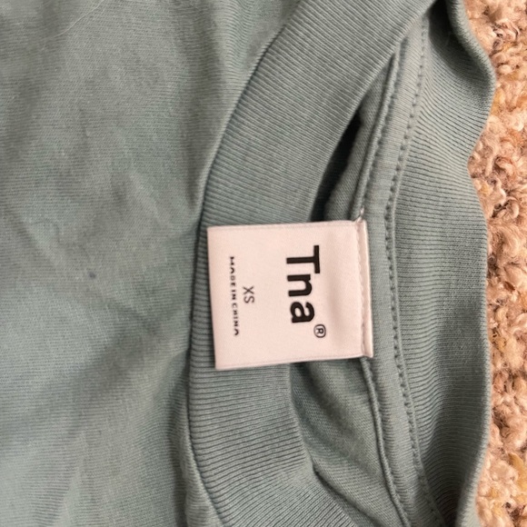 Aritzia cropped shirt - Picture 4 of 4